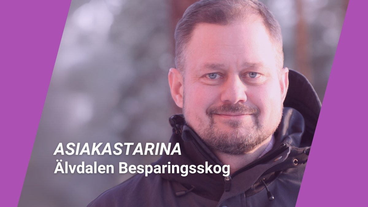 Nils kuvattuna metsässä.
