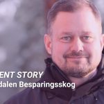 Client story: Älvdalen Besparkingsskog and a photo of Nils standing in a forest.
