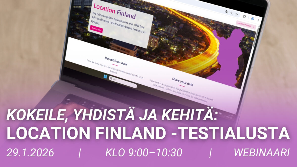 Kannettavan tietokoneen näytöllä näkyy Location Finland -verkkosivusto, jossa on tekstiä ja kuva valaistusta kaupunkimaisemasta. Kuvan alareunassa on violetti banneri, jossa lukee: "Kokeile, yhdistä ja kehitä: Location Finland -testialusta". Bannerissa on myös tapahtumatiedot: "29.1.2026 | klo 9:00–10:30 | Webinaari".