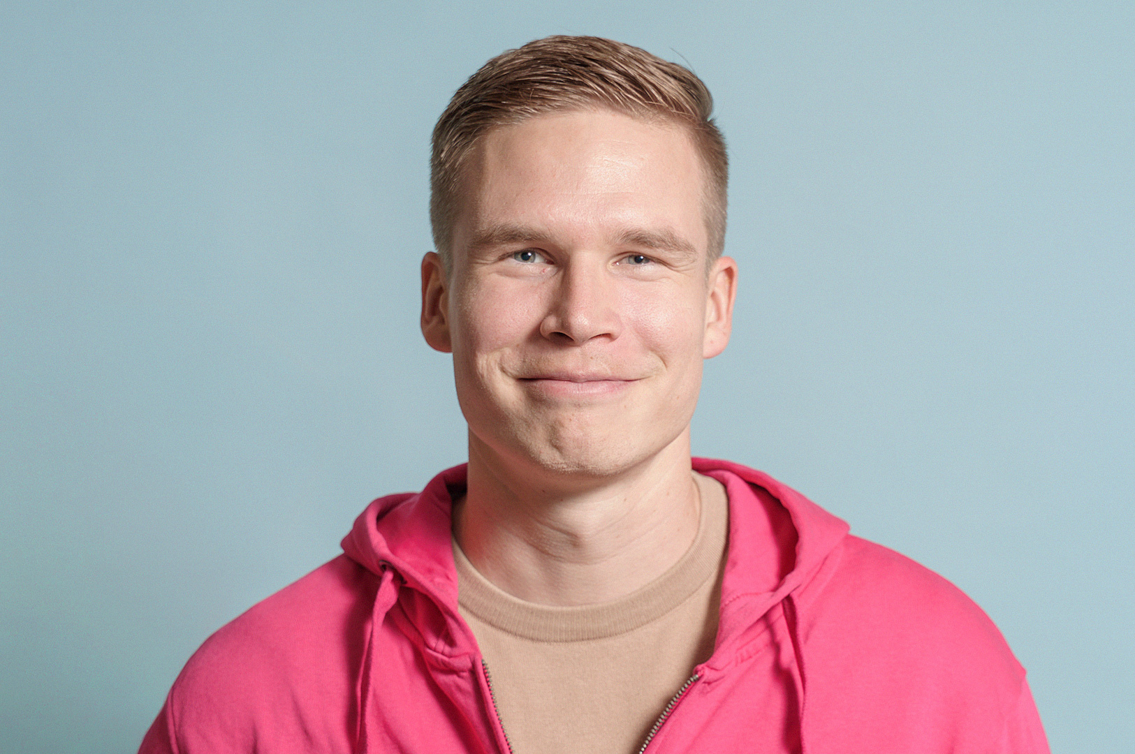 Olli in a pink hoodie.